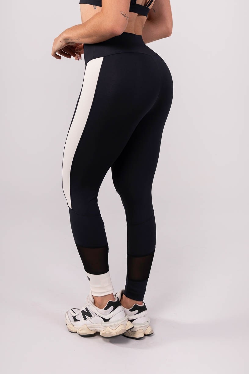 Calça Legging com Tule na Panturrilha (Preto / Off-White) | Ref: K3618-A