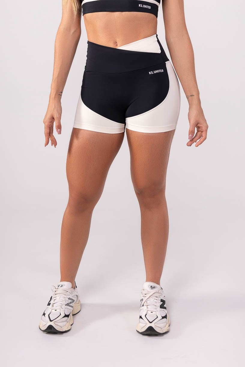 Short com Cós Transpassado (Preto / Off-White) | Ref: K3774-A
