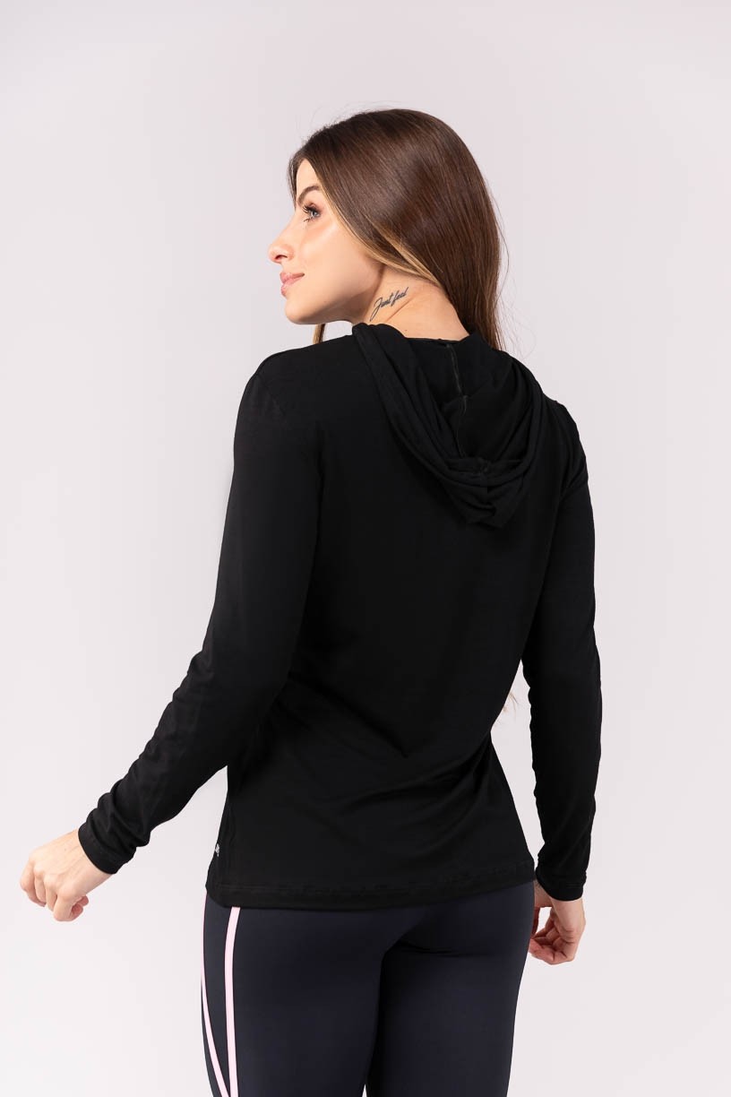 Blusa com Abertura e Capuz (Preto) | Ref: K3921-A