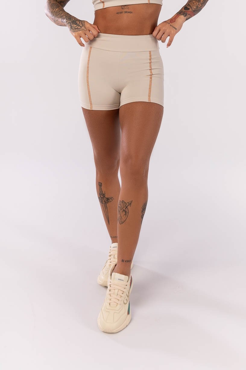 Short com Cobertura Contrastante (Off-White) | Ref: K4016-A