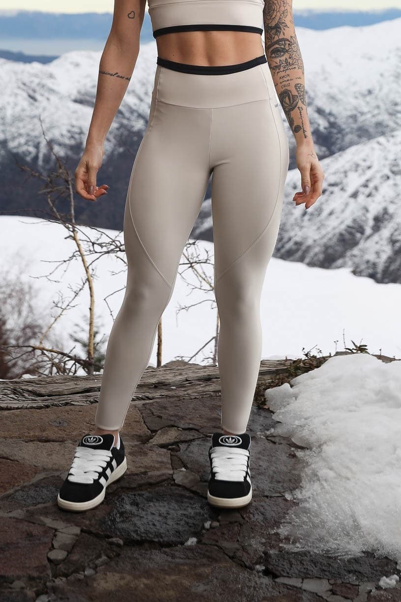 Calça Legging com Recorte e Cós de Vira (Bege / Preto) | Ref: K4274-A