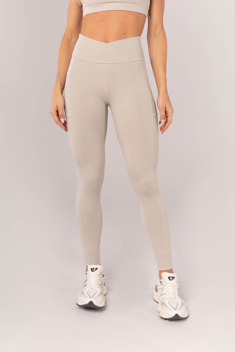 Calça Legging com Cós Transpassado e Bolsos (Bege Acinzentado) | Ref: K4360-B