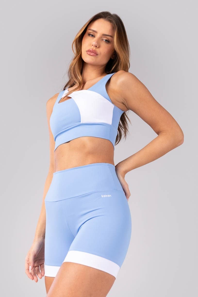 Short com Barra Contrastante (Azul Claro / Branco) | Ref: K4379-B
