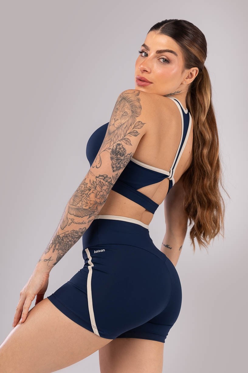 Short com Cós de Vira e Chapado (Azul Marinho / Bege) | Ref: K4420-A