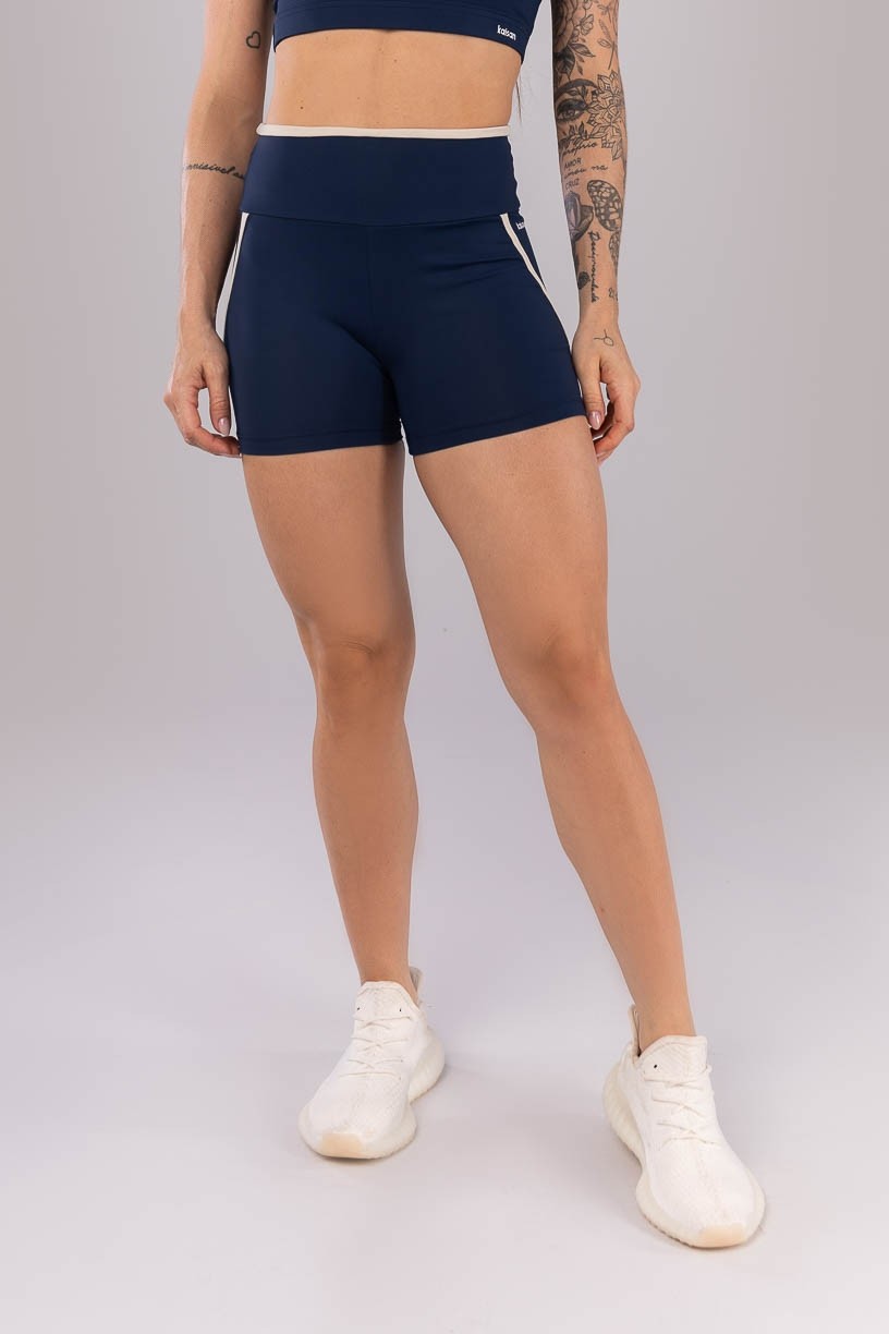 Short com Cós de Vira e Chapado (Azul Marinho / Bege) | Ref: K4420-A