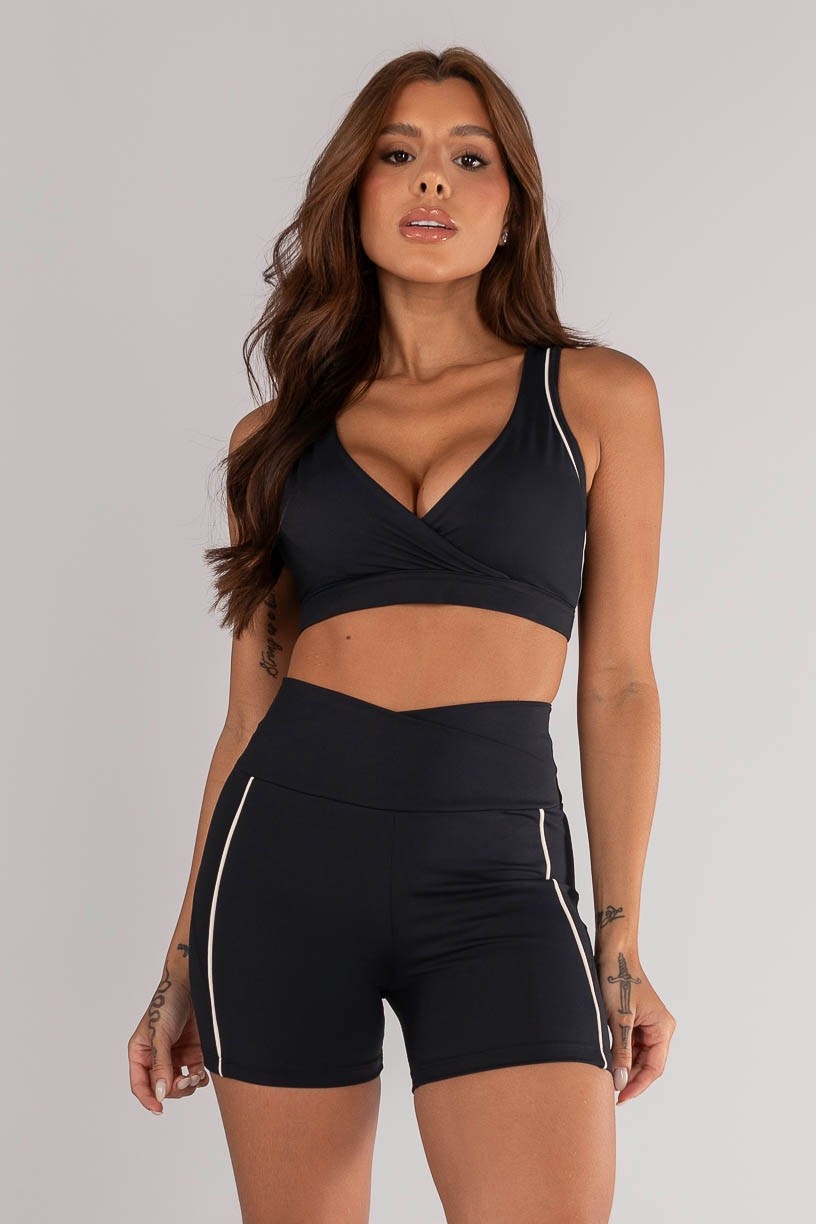 Top com Frente Transpassada e Detalhe Vivo no Viés (Preto / Vanilla) | Ref: K4617-A