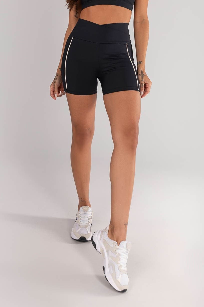 Short com Cós Transpassado com Vivo (Preto / Vanilla) | Ref: K4620-A