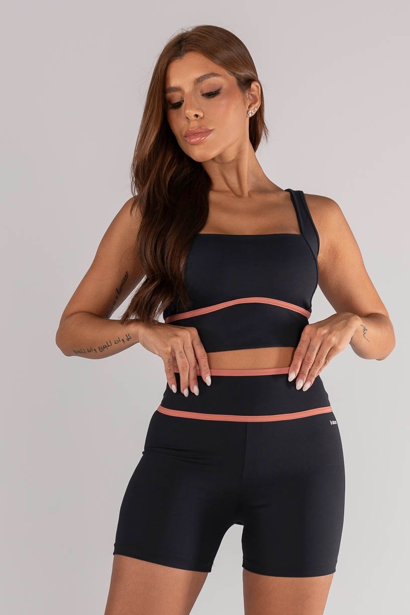 Top com Alças Largas e Detalhe Em Ponto de Cobertura (Preto / Telha) | Ref: K4624-A