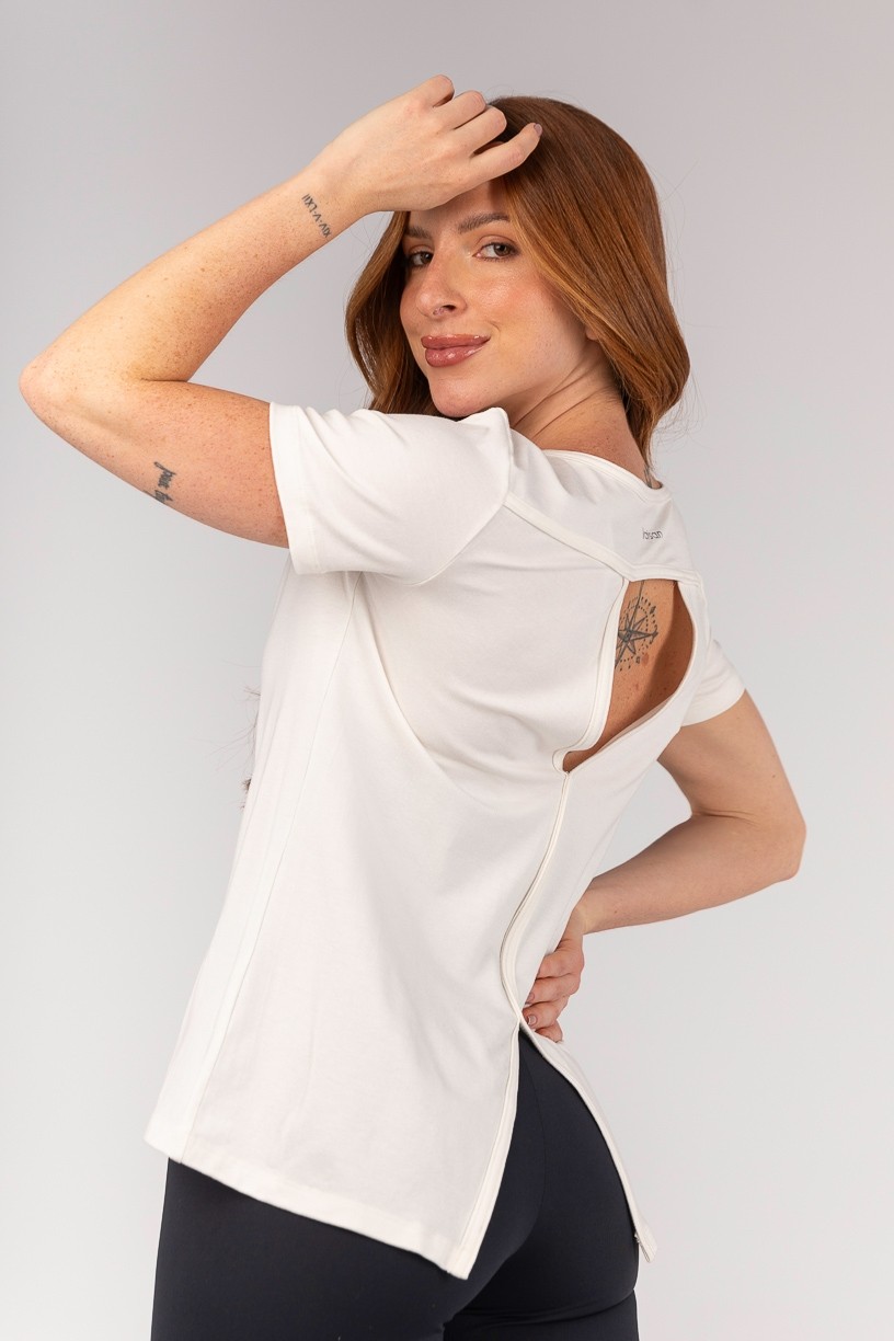 Camiseta com Abertura nas Costas (Off-White) | Ref: K4673-B