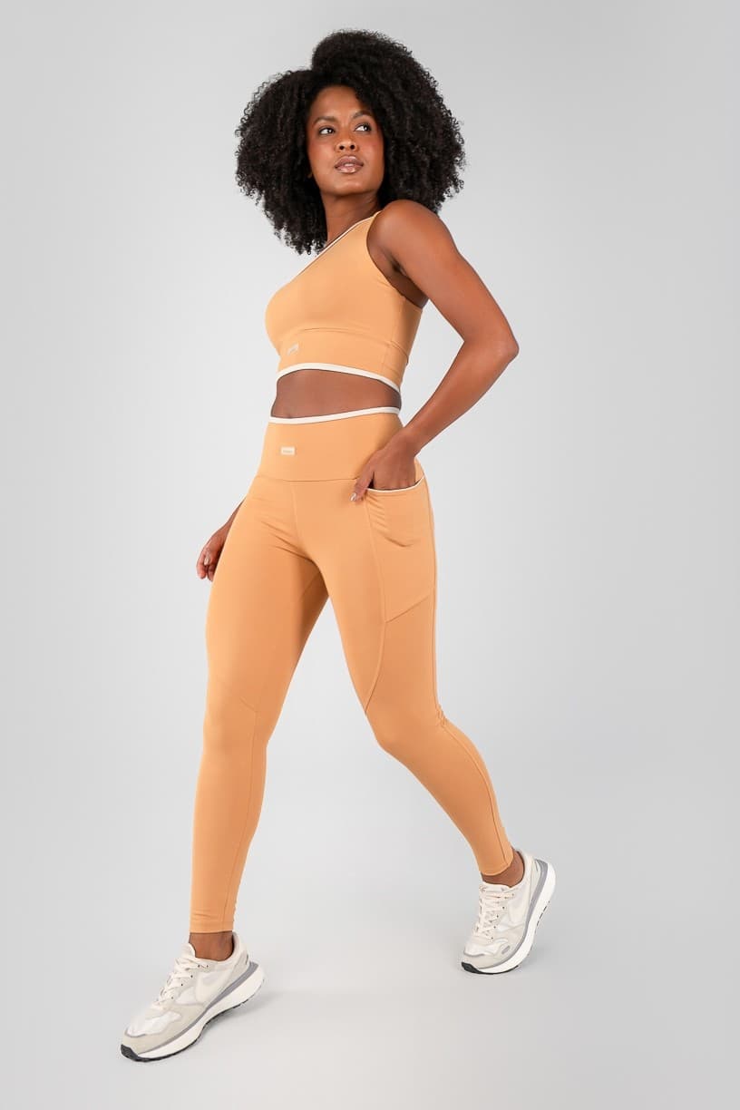 Calça Legging com Bolsos e Vivos (Caramelo) | Ref: K4705-B