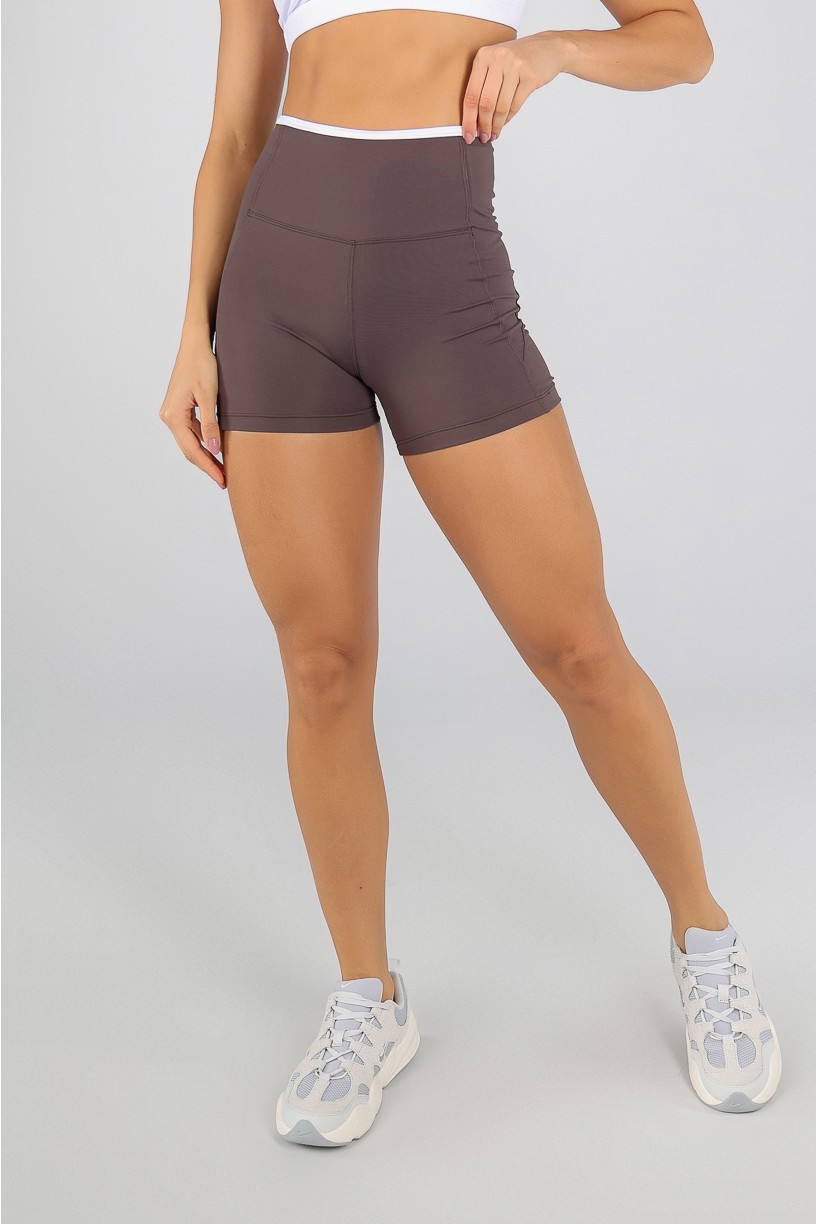 Short com Pespontos e Viés Contrastantes (Trufa / Branco) | Ref: K4814-A