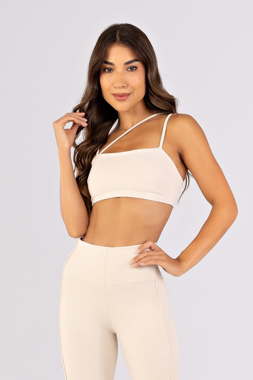 Top com Decote Reto e Alças Assimétricas (Off-White) | Ref: K4799-B