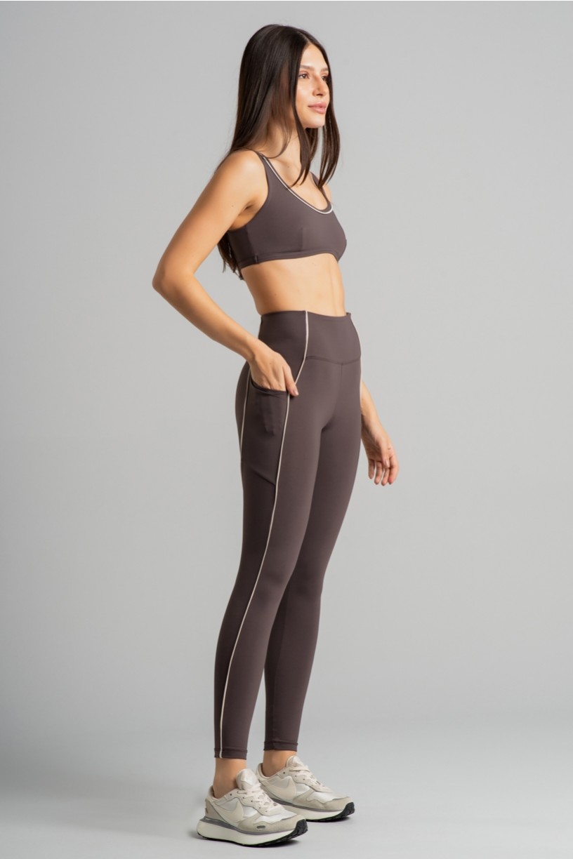 Calça Legging com Bolsos e Vivo (Trufa / Off-White) | Ref: K4647-E