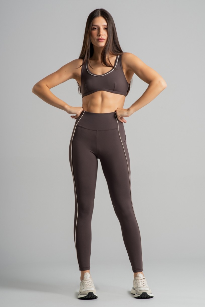 Calça Legging com Bolsos e Vivo (Trufa / Off-White) | Ref: K4647-E