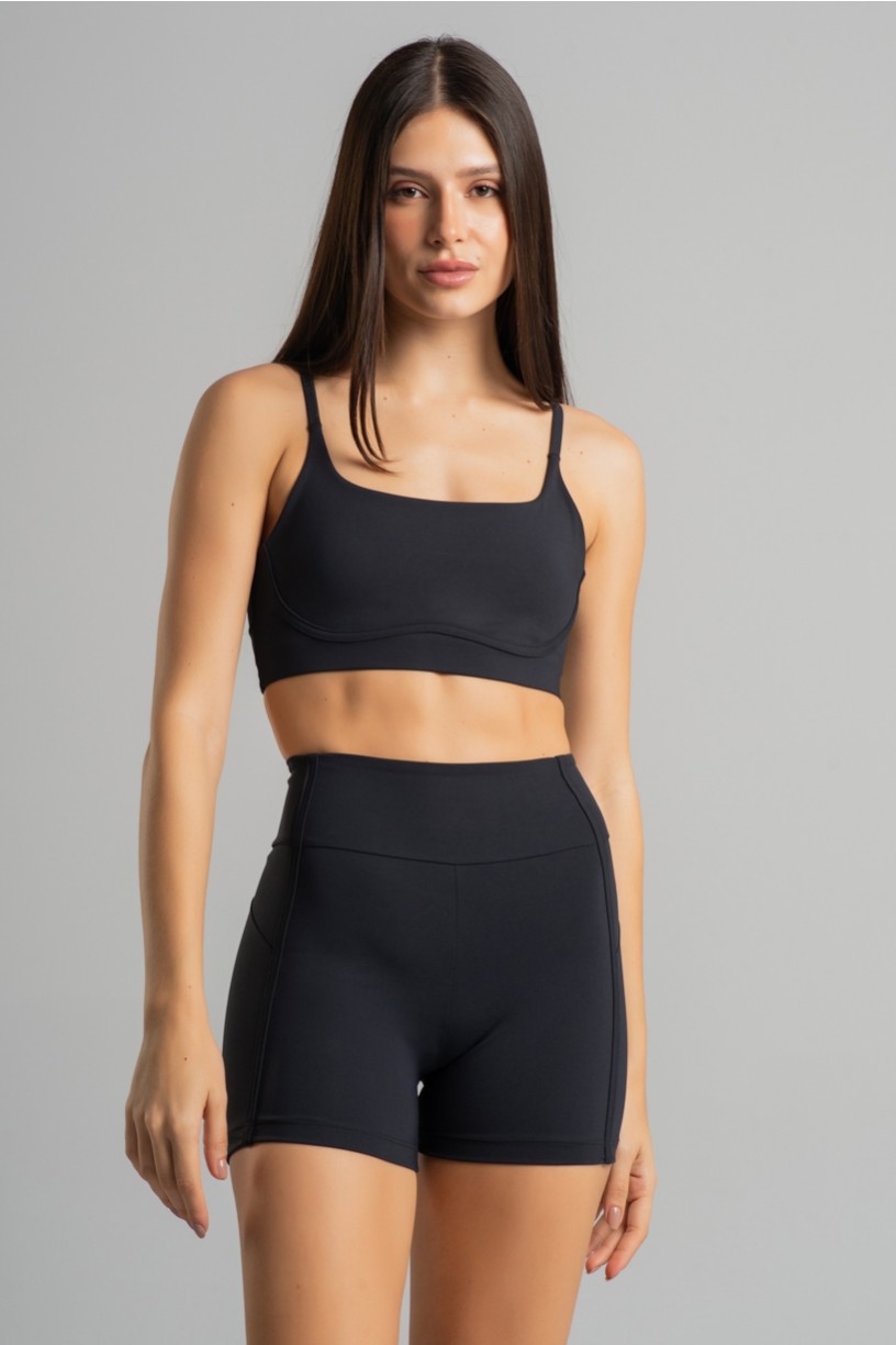 Short com Recorte e Chapado (Preto) | Ref: K4862-B