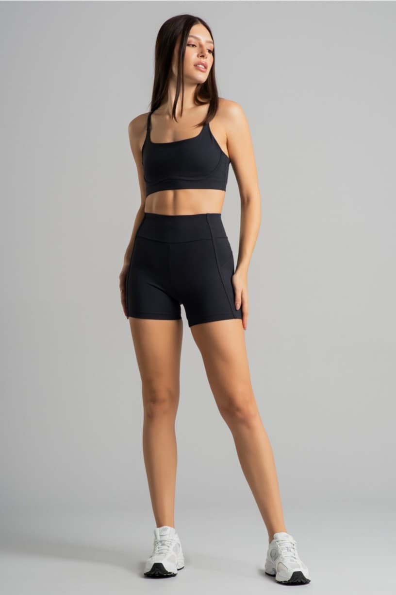 Short com Recorte e Chapado (Preto) | Ref: K4862-B