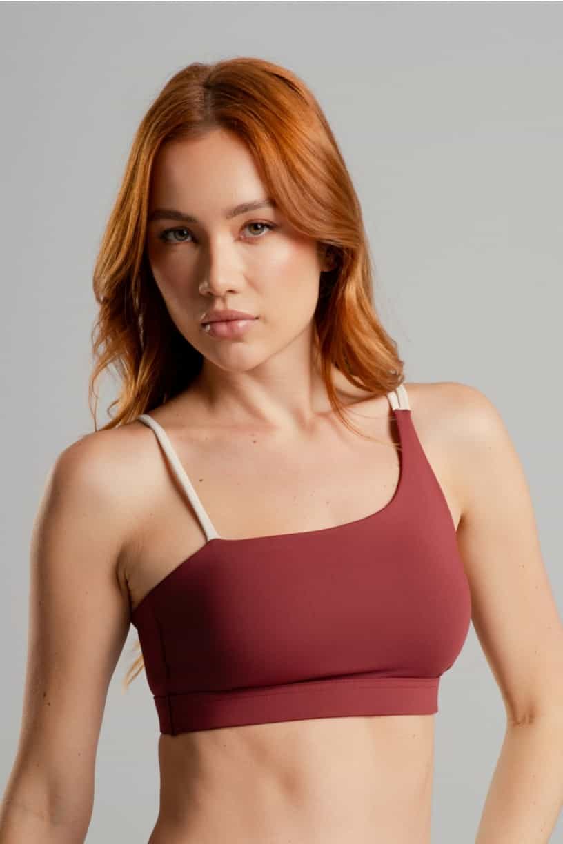 Top Assimétrico com Alças Contrastantes (Rum / Off-White) | Ref: K4874-A