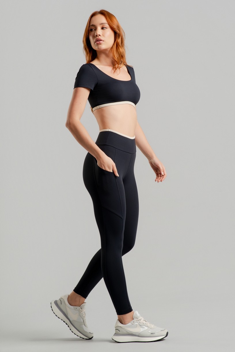 Calça Legging com Bolsos e Vira Contrastante (Preto / Off-White) | Ref: K4878-A