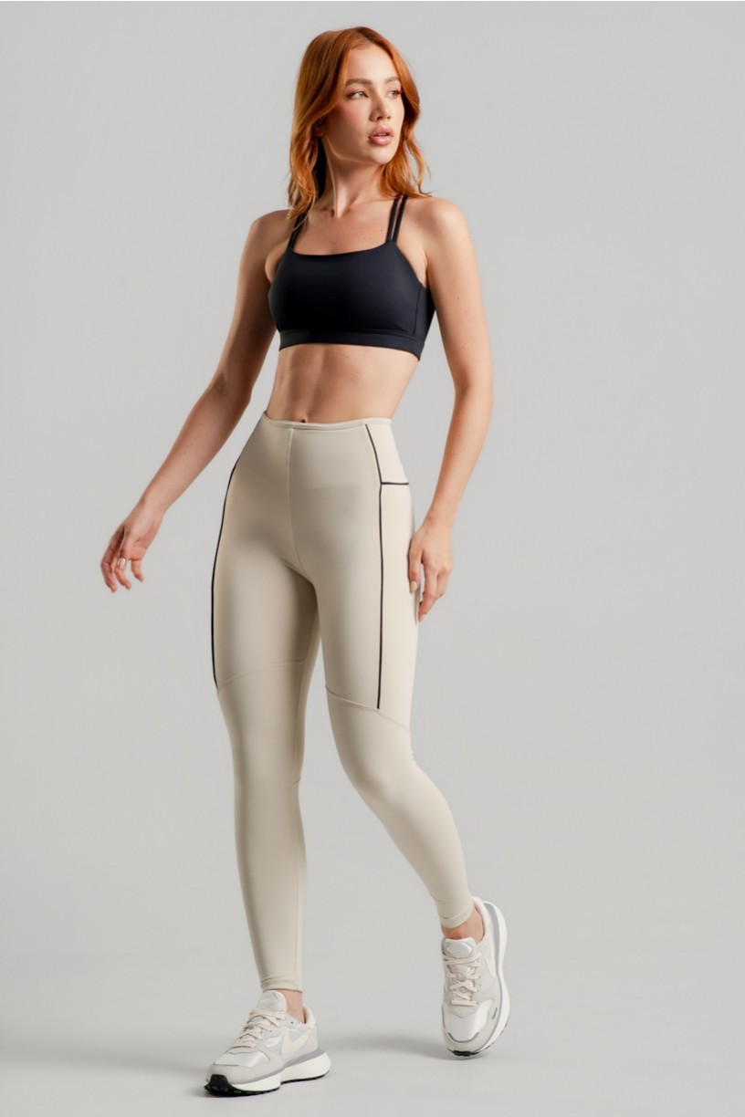 Calça Legging com Vivos Contrastantes (Off-White / Preto) | Ref: K4890-B