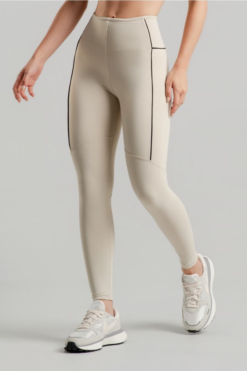 Calça Legging com Vivos Contrastantes (Off-White / Preto) | Ref: K4890-B