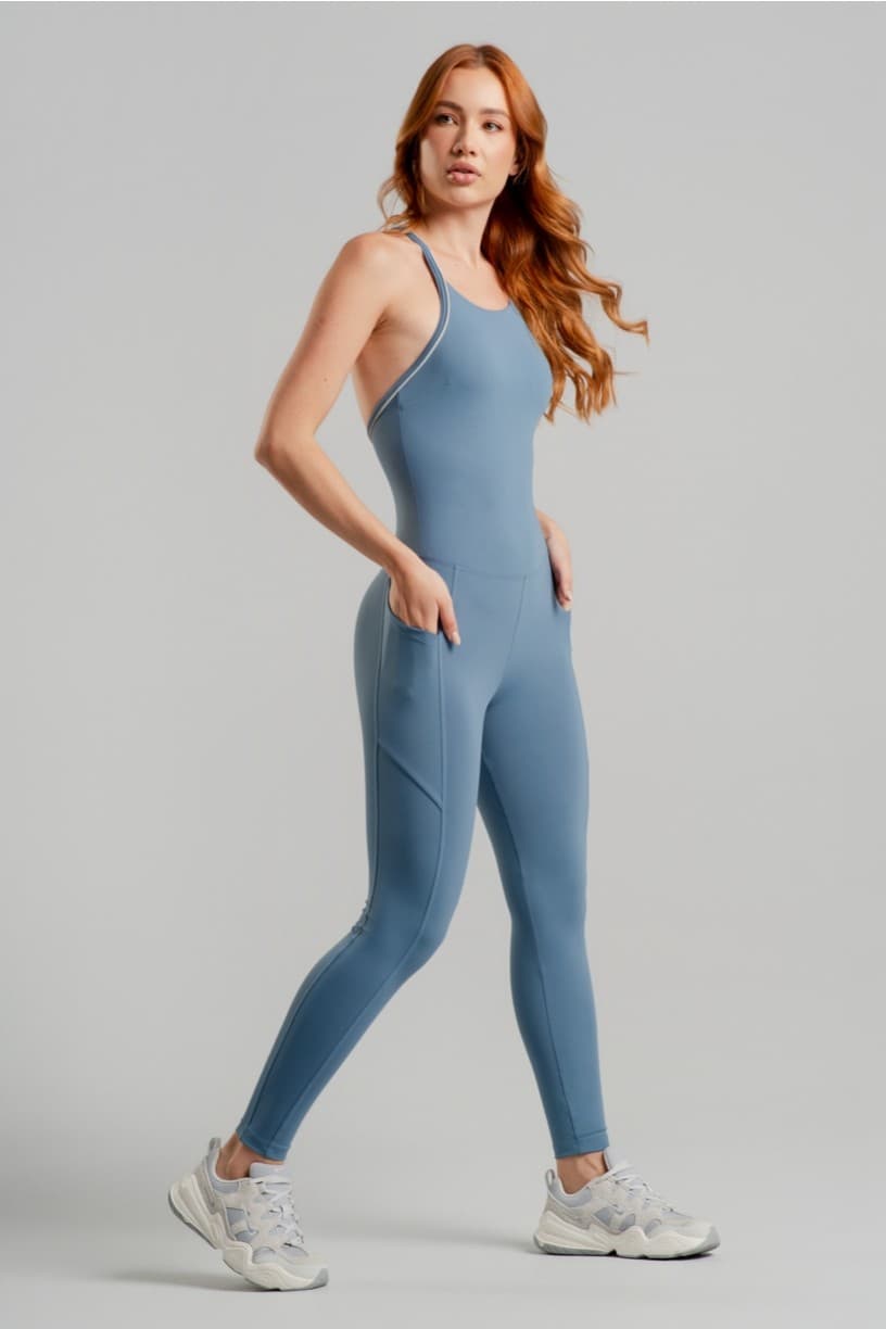 Macacão com Decote Alto e Bolsos (Bruma / Off-White) | Ref: K4900-A