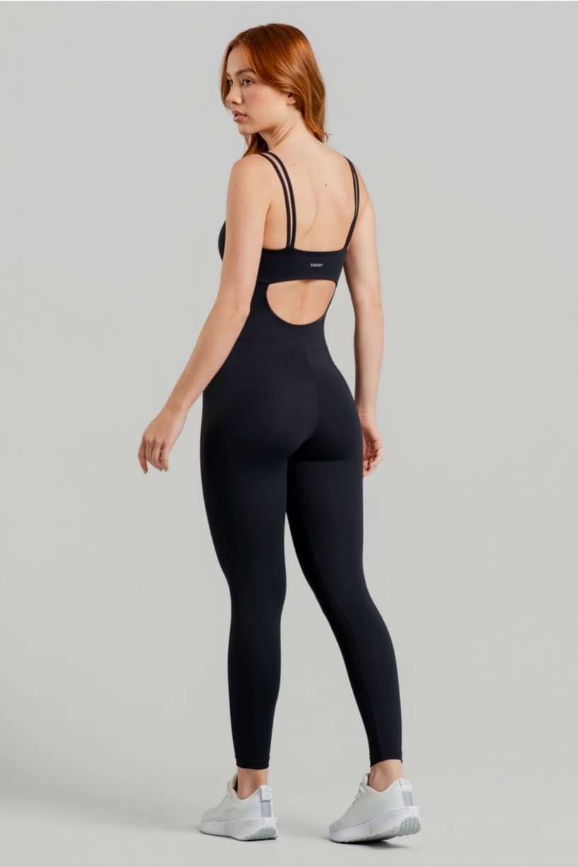 Macacão com Decote Reto e Alças Duplas (Preto) | Ref: K4902-A