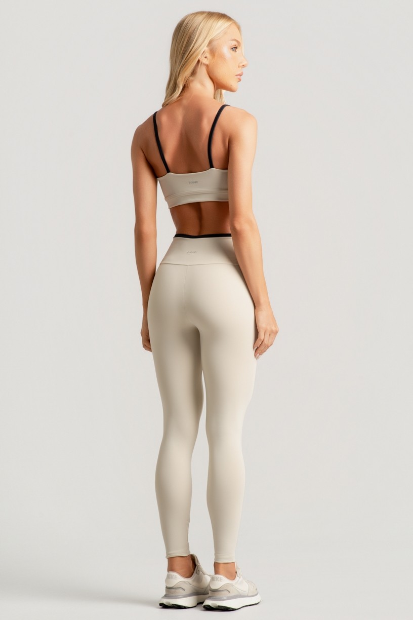 Calça Legging com Vira Contrastante e Chapado (Off-White / Preto) | Ref: K4908-B