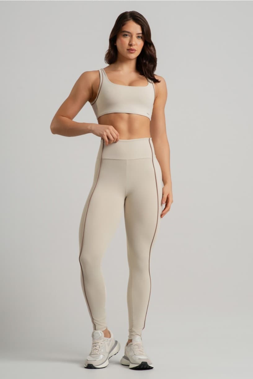 Top com Vivo Contrastante e Costas Abertas (Off-White / Canela) | Ref: K4930-B