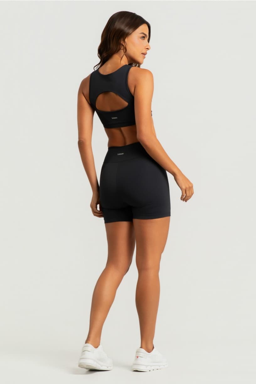 Short com Cós Estreito e Recortes (Preto) | Ref: K5011-A