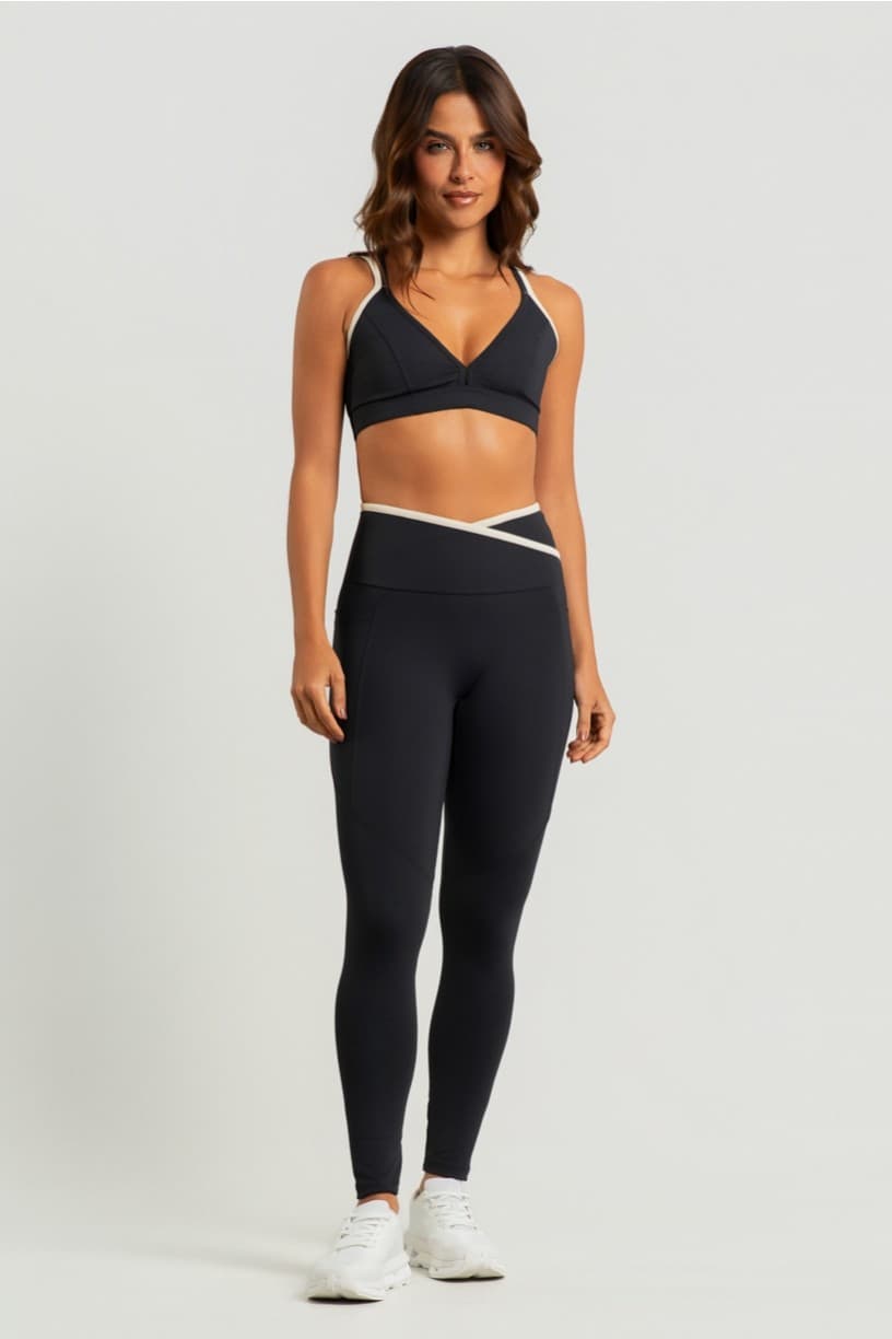 Top com Alças Duplas e Decote (Preto / Off-White) | Ref: K5012-A