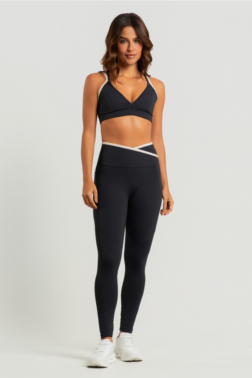 Top com Alças Duplas e Decote (Preto / Off-White) | Ref: K5012-A