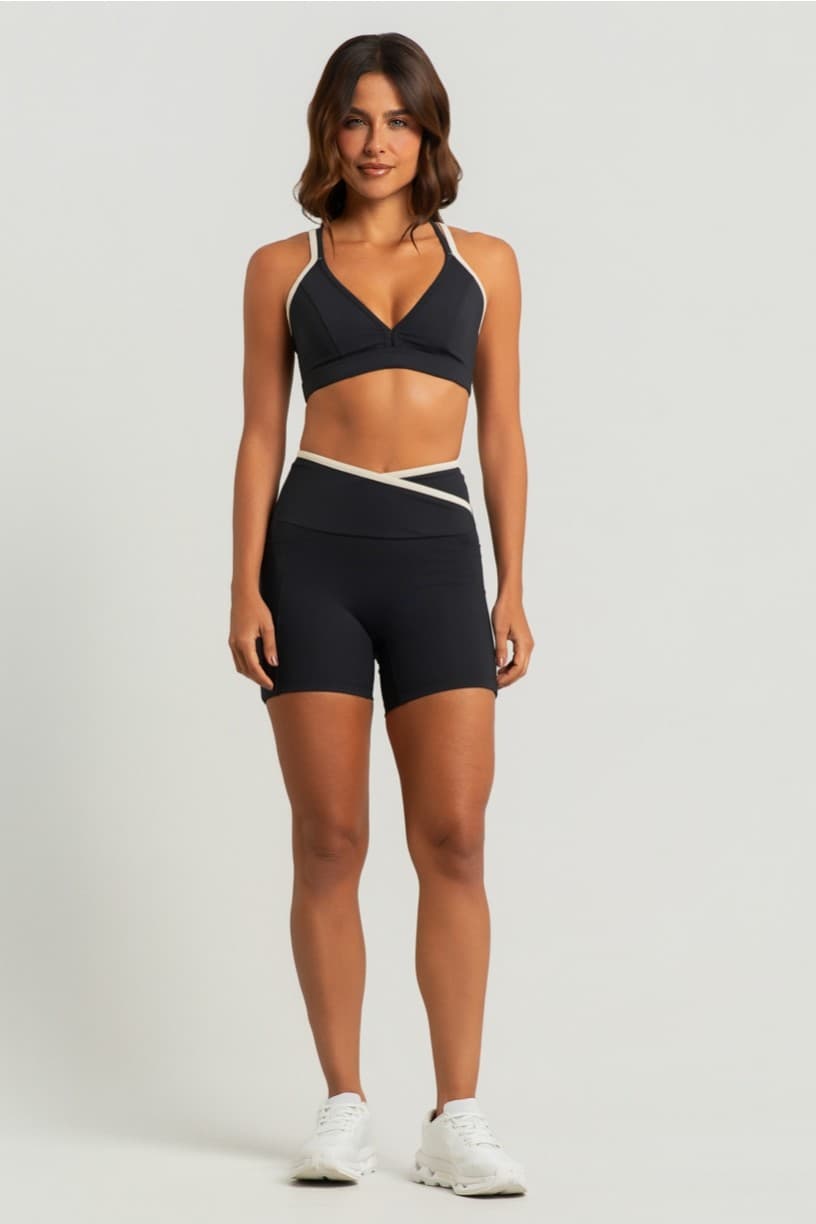 Short sem Gancho com Cós Transpassado e Bolsos (Preto / Off-White) | Ref: K5014-A