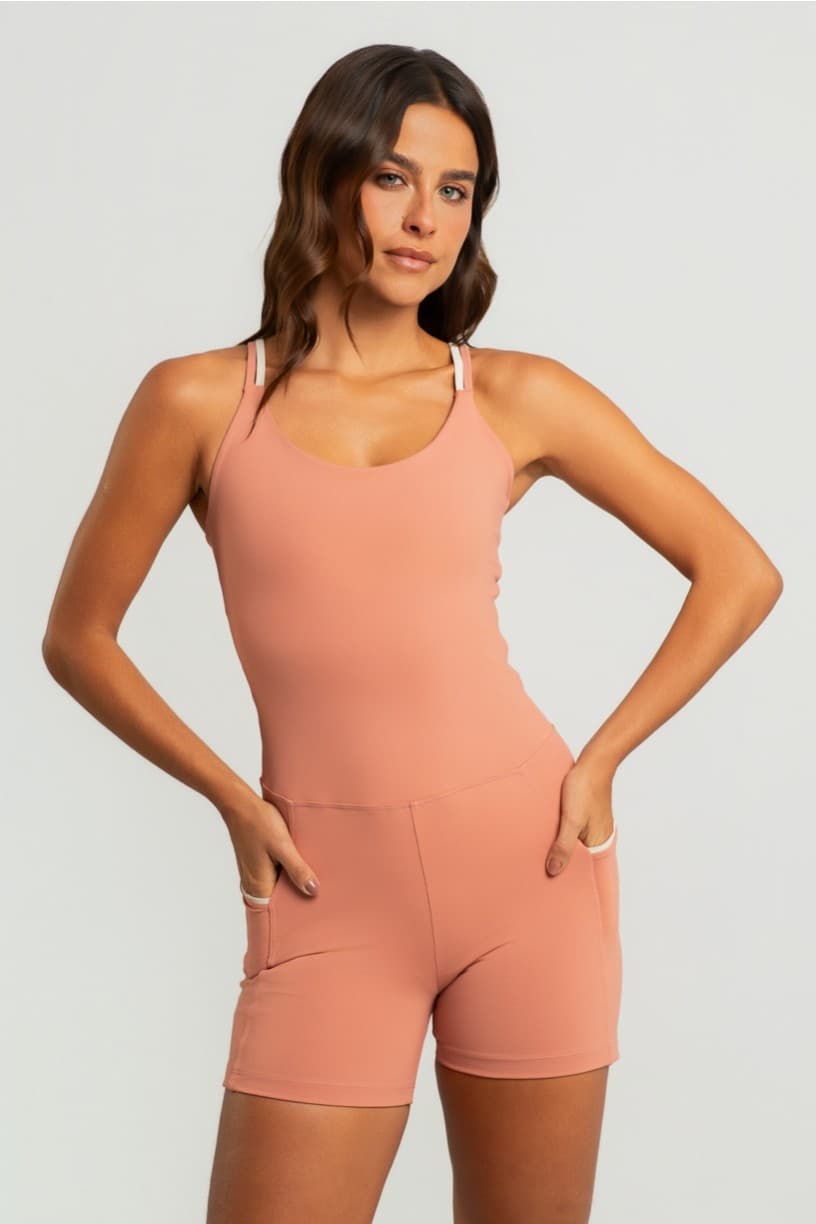 Macaquinho com Bolsose Detalhes Contrastantes (Telha / Off-White) | Ref: K5015-B