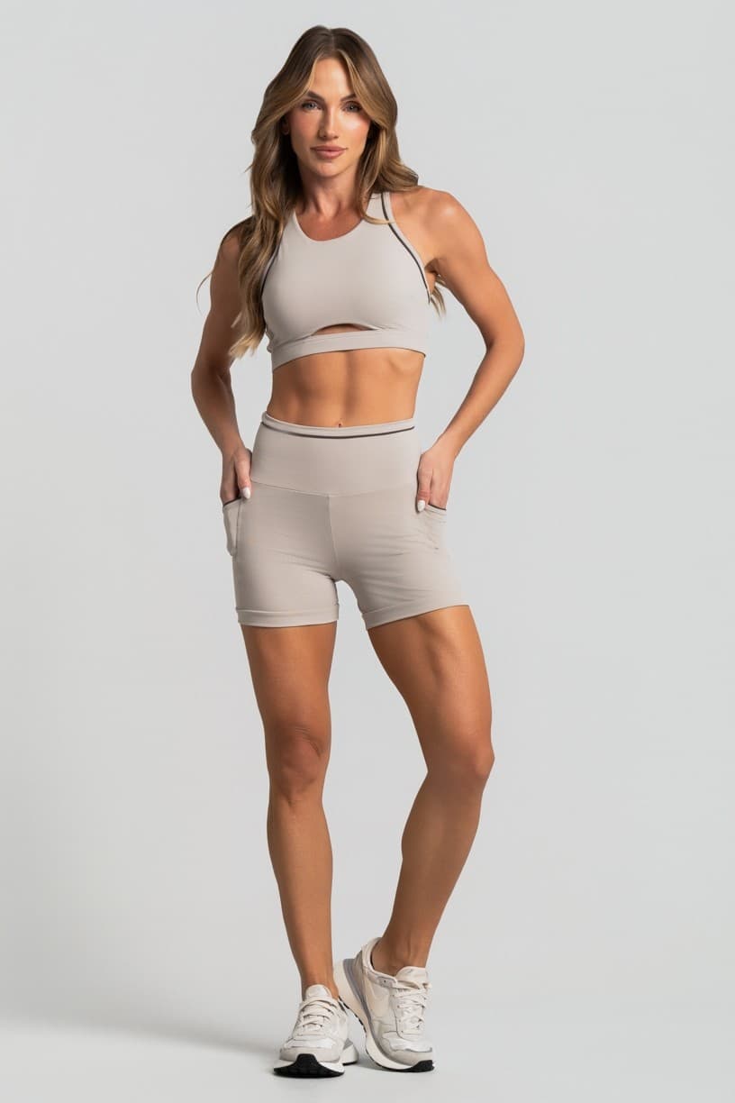 Short com Bolsos e Vivos Contrastantes (Duna / Trufa) | Ref: K5033-B