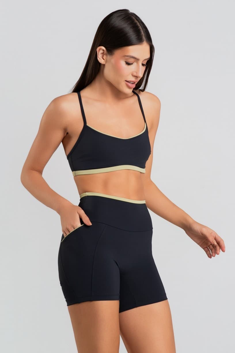 Short com Bolsos e Detalhes Contrastantes (Preto / Lemon) | Ref: K5054-B