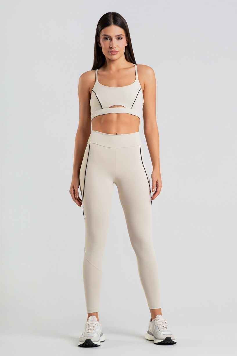 Top com Abertura Frontal e Vivos Contrastantes (Off-White / Preto) | Ref: K5046-B