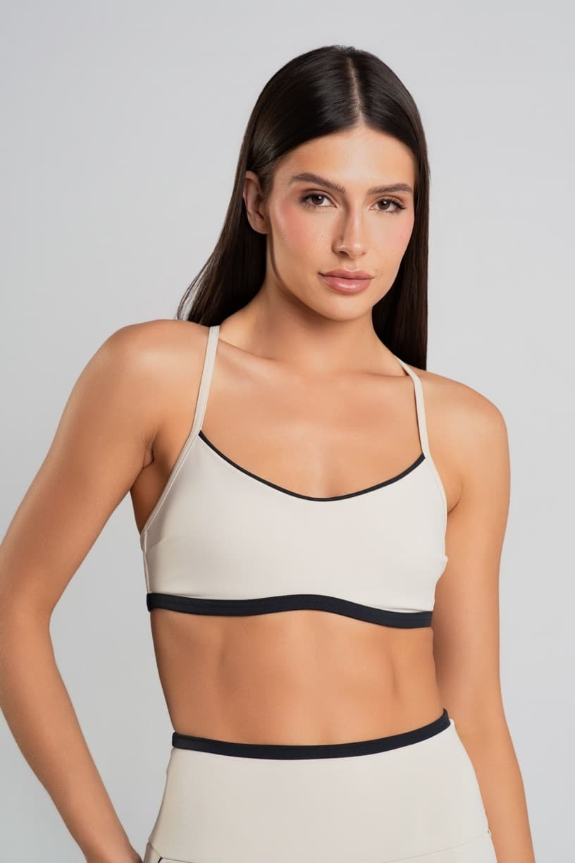 Top com Alças Reguláveis e Detalhes Contrastantes (Off-White / Preto) | Ref: K5052-A