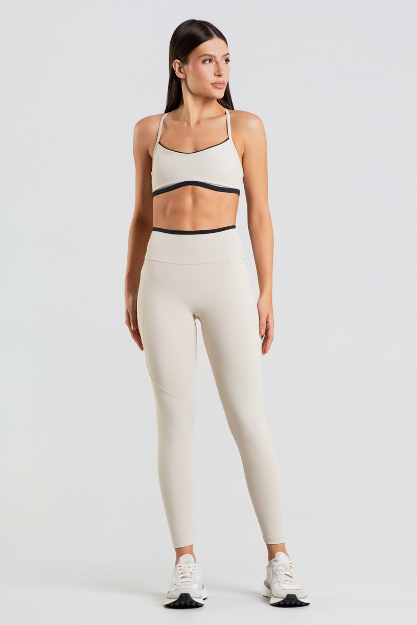 Top com Alças Reguláveis e Detalhes Contrastantes (Off-White / Preto) | Ref: K5052-A