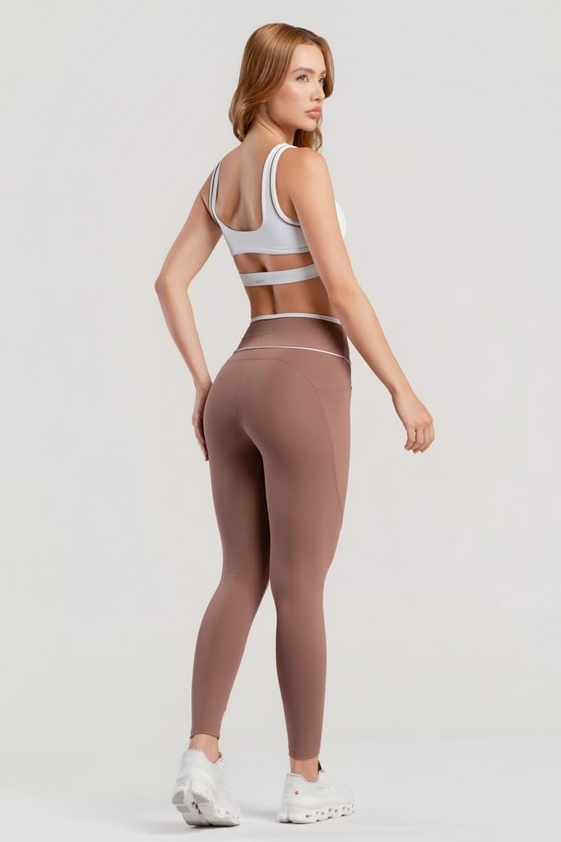 Calça Legging com Bolsos e Detalhes Contrastantes (Canela / Branco) | Ref: K5072-A