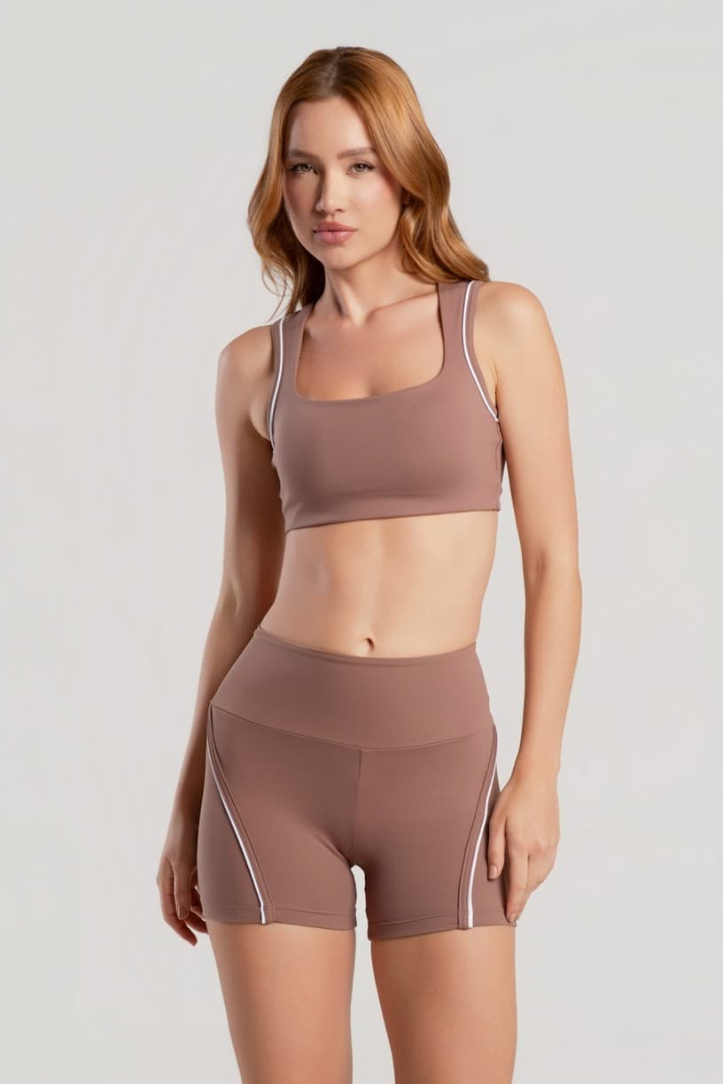 Short com Bolso no Cós e Chapado com Vivo Contrastante (Canela / Branco) | Ref: K5070-B