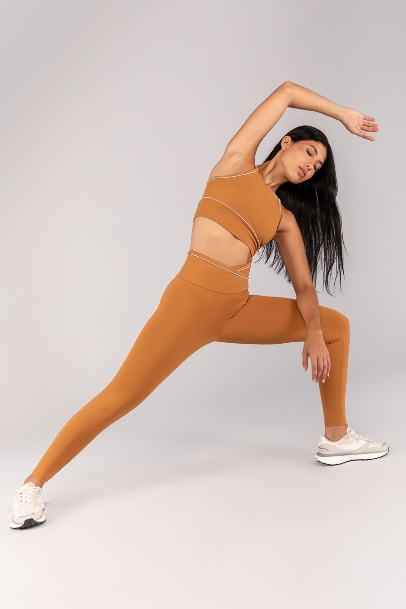 Calça Legging com Cós Transpassado e Vivo Contrastante (Amêndoa / Off-White) | Ref: K4686-B